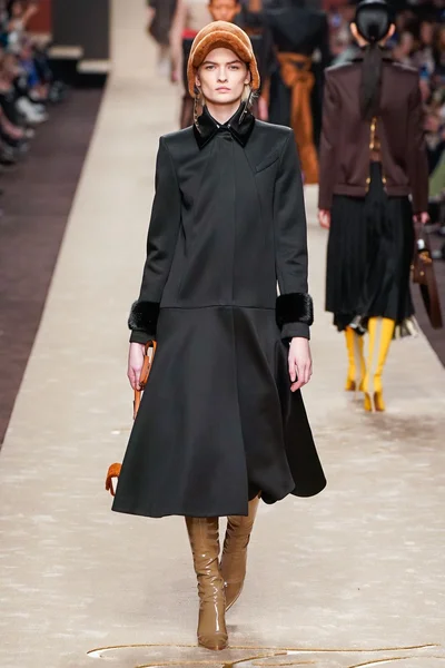 Look 30